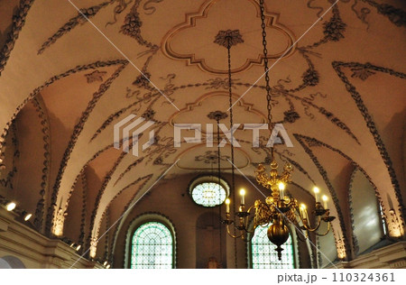 プラハの旧ユダヤ人墓地 110324361