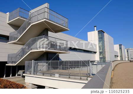 東京都中央卸売市場 豊洲市場 水産仲卸売場棟の最南端 東京都中央卸売市場 豊洲市場 水産仲卸売場棟の最南端 110325235
