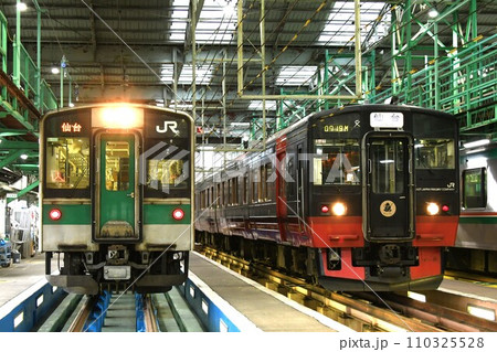 車両基地で並ぶ701系と719系700番台 110325528