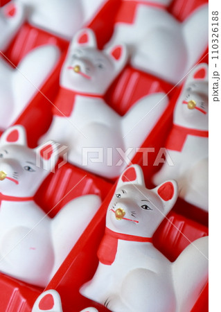 キツネの形をしたおみくじ(狐みくじ、吒枳尼天 豊川稲荷 愛知県 豊橋市) キツネの形をしたおみくじ(狐みくじ、吒枳尼天 豊川稲荷 愛知県 豊橋市) 110326188