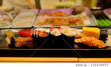 初競りの日、豊洲市場での昼食 初競りの日、豊洲市場での昼食 110326453