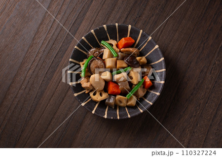 真俯瞰から見た筑前煮 110327224