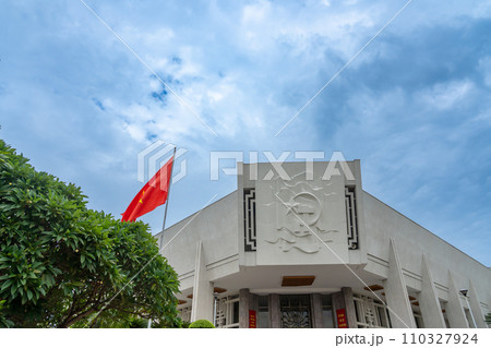 ベトナムハノイ市　ホーチミン廟の敷地内にあるホー・チ・ミン博物館 110327924