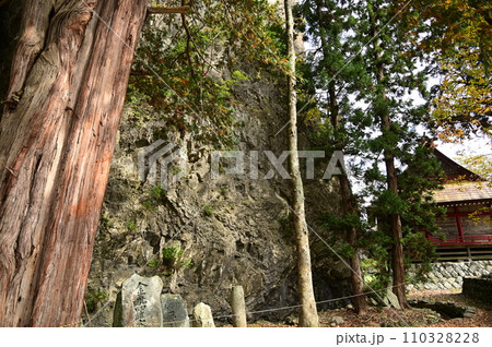 遠野遺産第31号 不動巌と巌龍神社 110328228