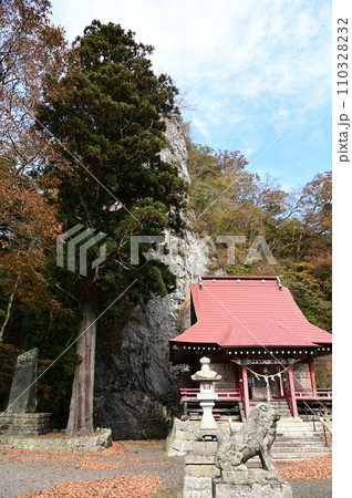 遠野遺産第31号 不動巌と巌龍神社 110328232