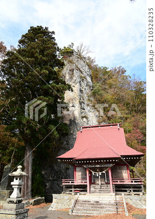 遠野遺産第31号 不動巌と巌龍神社 110328235