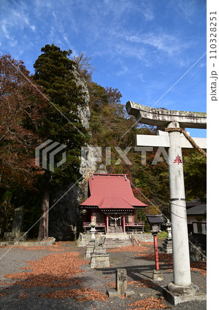 遠野遺産第31号 不動巌と巌龍神社 遠野遺産第31号 不動巌と巌龍神社 110328251