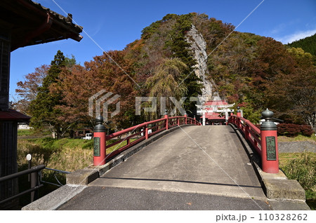 遠野遺産第31号 不動巌と巌龍神社 遠野遺産第31号 不動巌と巌龍神社 110328262