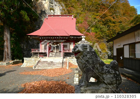 遠野遺産第31号 不動巌と巌龍神社 110328305