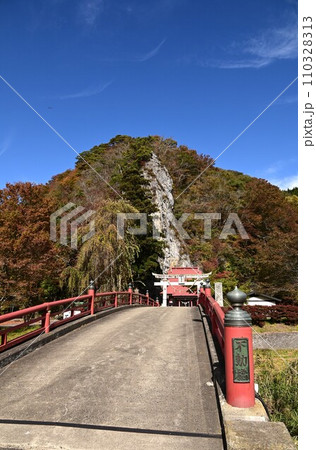 遠野遺産第31号 不動巌と巌龍神社 遠野遺産第31号 不動巌と巌龍神社 110328313