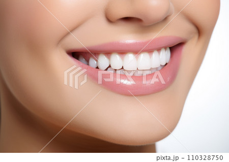 女性の健康な口元笑顔の表情。 白い歯のクローズアップ。健康と活力と清潔のコンセプト。「AI画像生成」 110328750
