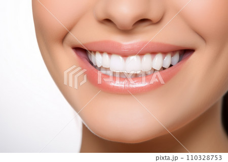 女性の健康な口元笑顔の表情。 白い歯のクローズアップ。健康と活力と清潔のコンセプト。「AI画像生成」 110328753