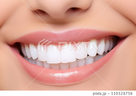 女性の健康な口元笑顔の表情。 白い歯のクローズアップ。健康と活力と清潔のコンセプト。「AI画像生成」 110328756