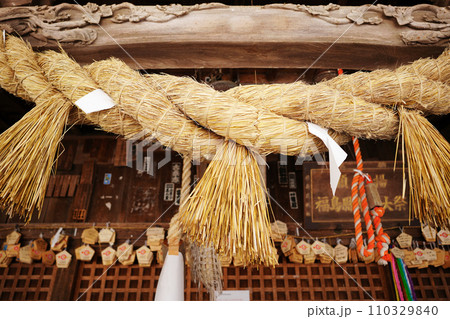 しめ縄と絵馬 110329840