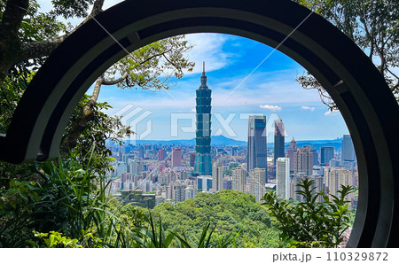 象山から見た台北101 110329872