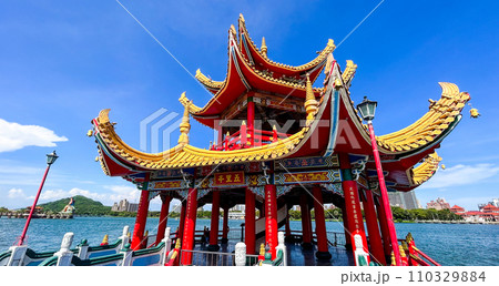 高雄市の五里亭と風景 110329884