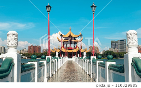 五里亭と五里亭へ向かう道 110329885