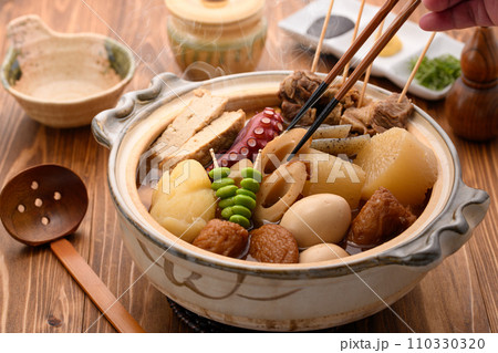 土鍋で煮込んだ おでん 110330320