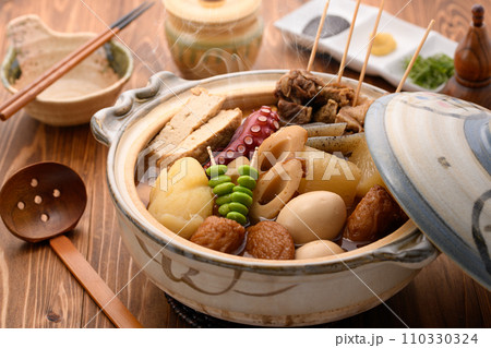 土鍋で煮込んだ おでん 土鍋で煮込んだ おでん 110330324