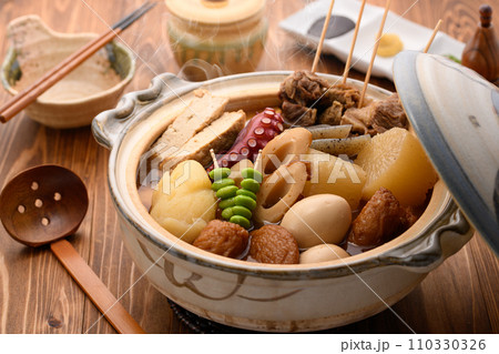 土鍋で煮込んだ おでん 土鍋で煮込んだ おでん 110330326