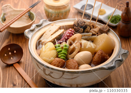 土鍋で煮込んだ おでん 110330335