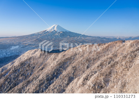 三ツ峠山から望む絶景富士 三ツ峠山から望む絶景富士 110331273
