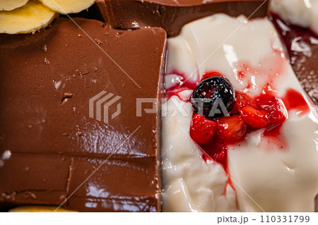 家庭料理　チョコプリンと生クリーム 110331799