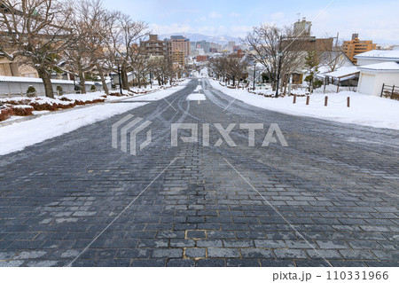 函館_二十間坂の雪景色 函館_二十間坂の雪景色 110331966