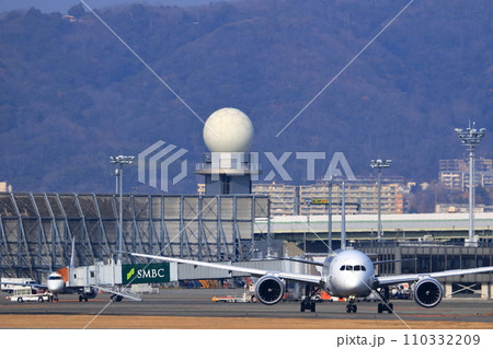 大阪国際空港 JAL 飛行機 離陸態勢 大阪国際空港 JAL 飛行機 離陸態勢 110332209