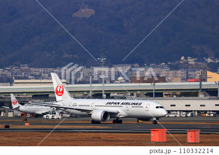 大阪国際空港 JAL 飛行機 離陸態勢 大阪国際空港 JAL 飛行機 離陸態勢 110332214