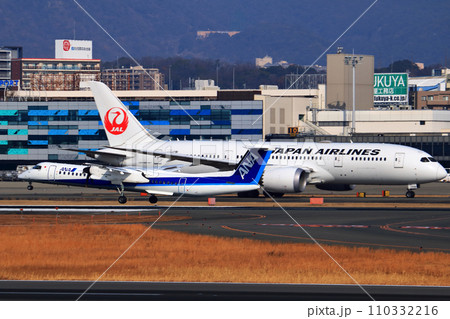 大阪国際空港 JAL 飛行機 離陸態勢 大阪国際空港 JAL 飛行機 離陸態勢 110332216