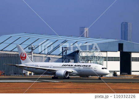 大阪国際空港 JAL 飛行機 離陸態勢 大阪国際空港 JAL 飛行機 離陸態勢 110332226