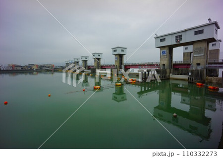 旧吉野川河口堰の堤体 110332273