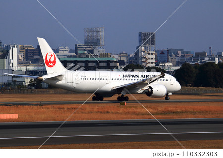 大阪国際空港 JAL 飛行機 離陸態勢 大阪国際空港 JAL 飛行機 離陸態勢 110332303