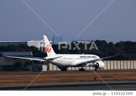 大阪国際空港 JAL 飛行機 離陸態勢 大阪国際空港 JAL 飛行機 離陸態勢 110332309