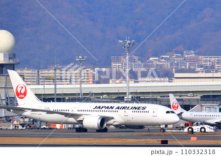 大阪国際空港 JAL 飛行機 離陸態勢 大阪国際空港 JAL 飛行機 離陸態勢 110332318
