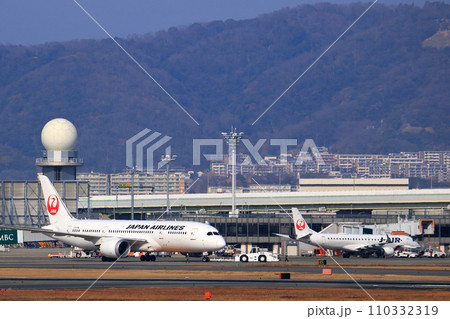 大阪国際空港 JAL 飛行機 離陸態勢 大阪国際空港 JAL 飛行機 離陸態勢 110332319