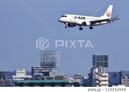 大阪国際空港 JAL 飛行機 着陸態勢 スカイパーク 大阪国際空港 JAL 飛行機 着陸態勢 スカイパーク 110332449
