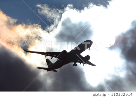 冬の新千歳空港＿A350着陸機 110332914