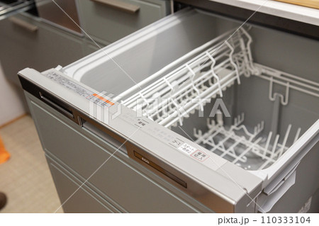 空っぽのビルトイン食洗器 空っぽのビルトイン食洗器 110333104