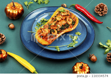 Baked pumpkin stuffed with vegetables and shrimp. 110334574