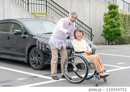 老老介護 シニアドライバー 老老介護 シニアドライバー 110334752