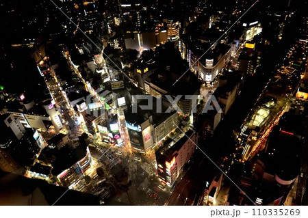 渋谷スクランブル交差点夜景（遠景） 110335269