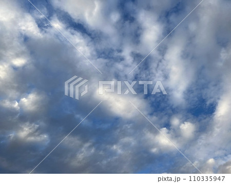 青い空と白い雲/The blue sky and cloud 青い空と白い雲/The blue sky and cloud 110335947
