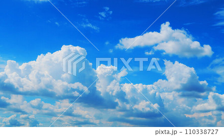 青空と白雲の美しい風景 青空と白雲の美しい風景 110338727