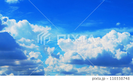 青空と白雲の美しい風景 青空と白雲の美しい風景 110338748