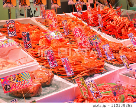 カニの卸売り市場/日本海さかな街/福井県,敦賀市2 カニの卸売り市場/日本海さかな街/福井県,敦賀市2 110339868