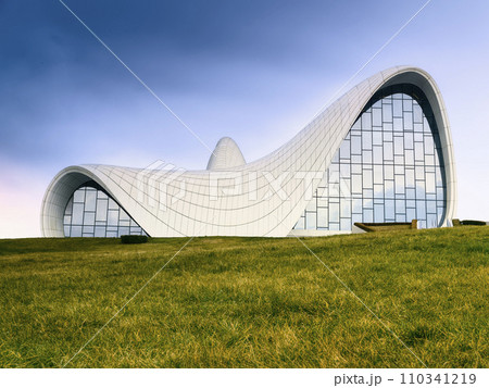 ヘイダルアリエフセンター 外観・夕方 / Heydar Aliyev Center, Baku ヘイダルアリエフセンター 外観・夕方 / Heydar Aliyev Center, Baku 110341219