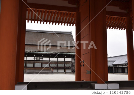 京都御所 承明門から見た紫宸殿 京都御所 承明門から見た紫宸殿 110343786