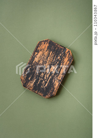 Empty wooden rectangular cutting board on a plain background, flatley with copy space Empty wooden rectangular cutting board on a plain background, flatley with copy space 110343867